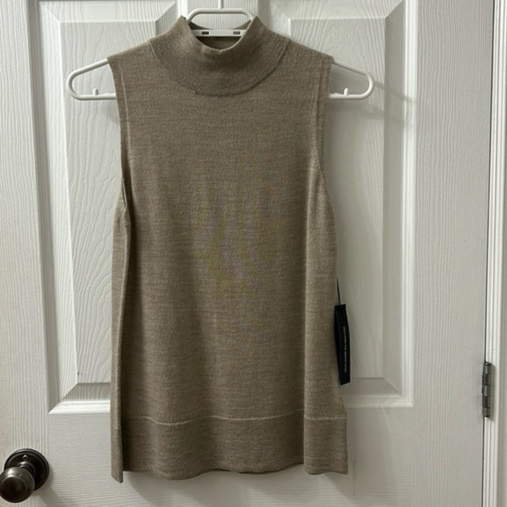 Tahari women's merino wool mock neck size small Fine knit fabric Sleeveless.